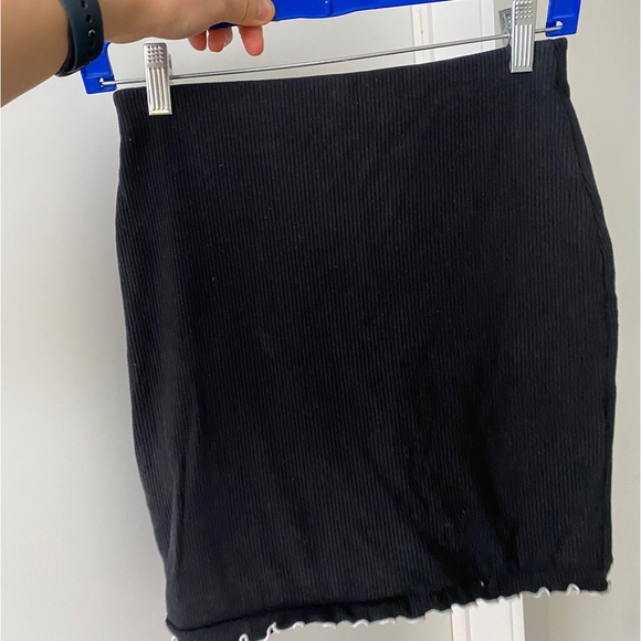 Aritzia Black Wrap Skirt with White Trim - Picture 3 of 4